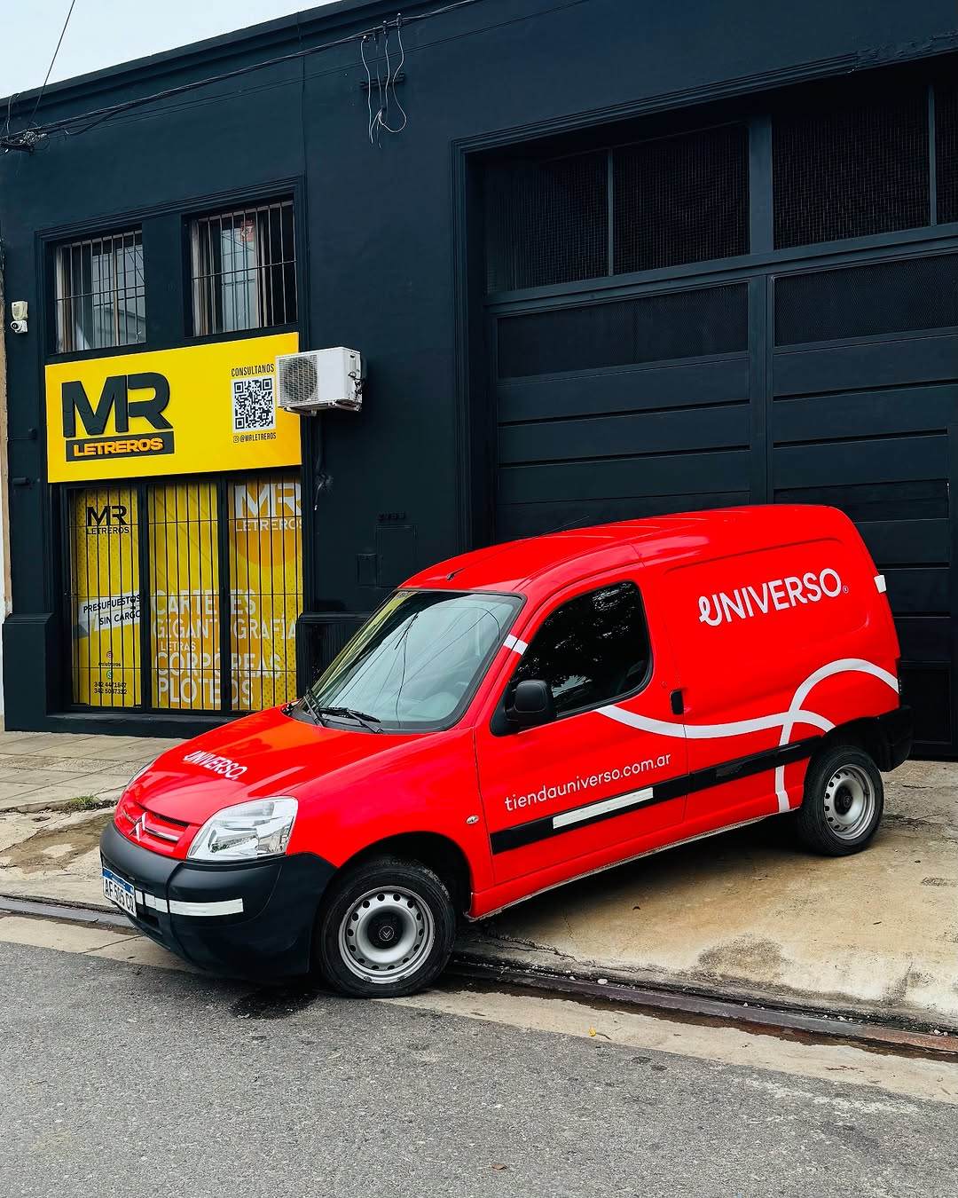 Tienda Universo — trabajo 043 y 073